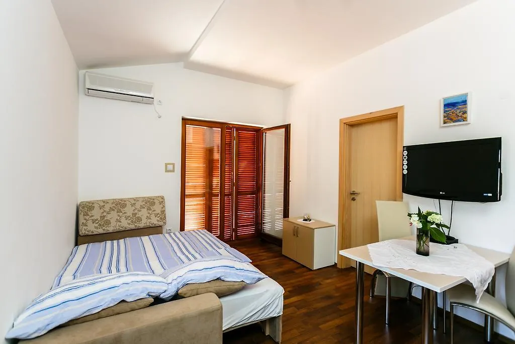 Apartments Josip Pinezici  0*, Pinezici (Krk)