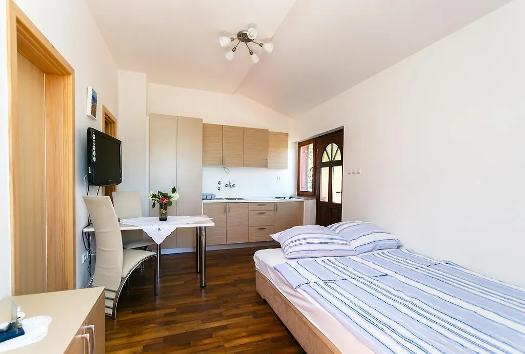 Apartments Josip Pinezici   Pinezici (Krk)