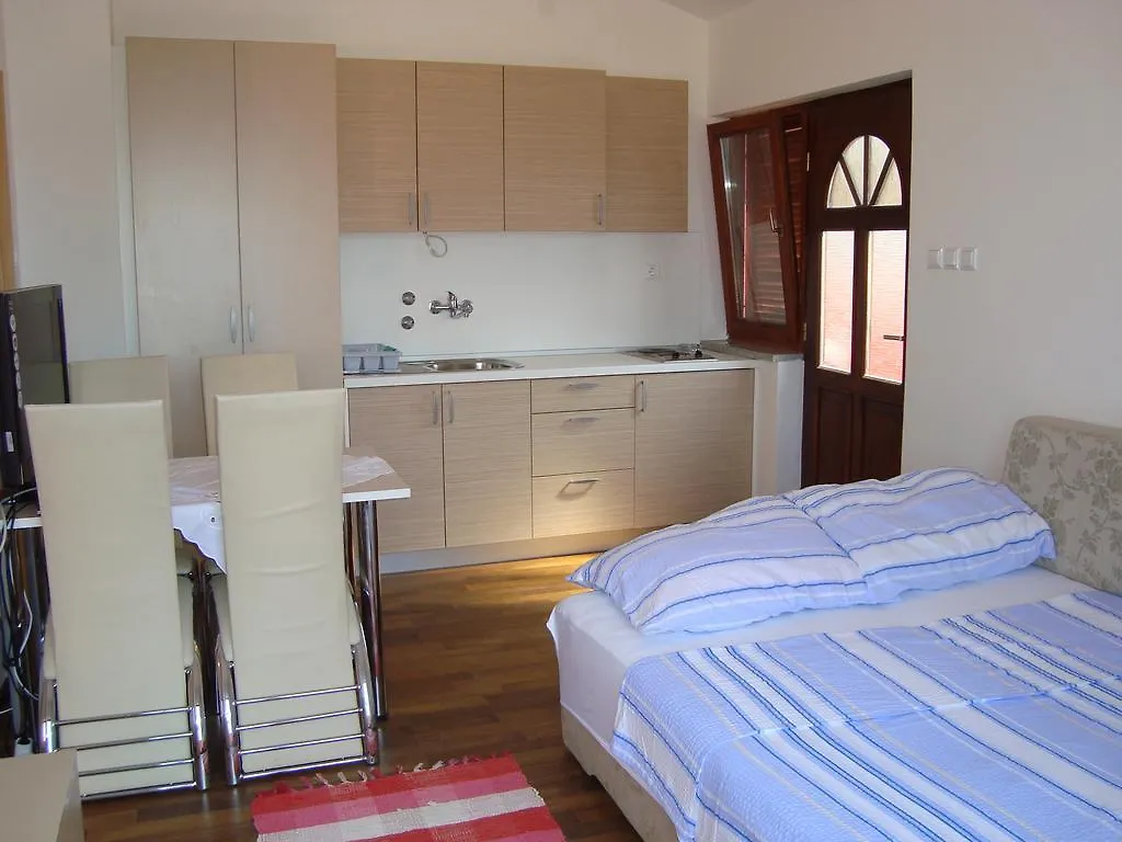 Apartments Josip Pinezici  Croatia