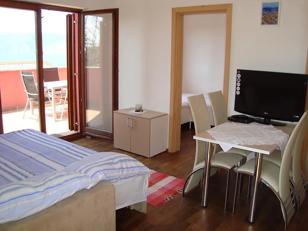 Apartments Josip Pinezici  0*, Pinezici (Krk) Croatia